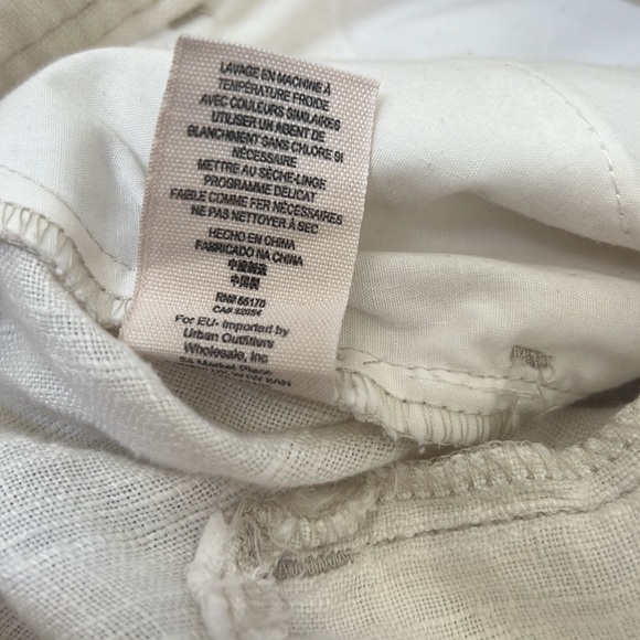 Free people 100% linen shorts Size 8 Free People Linen Cuffed Ivory Cream Shorts - Picture 9 of 16